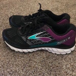 Brooks Ghost 9.5 D wide tennis shoes/sneakers